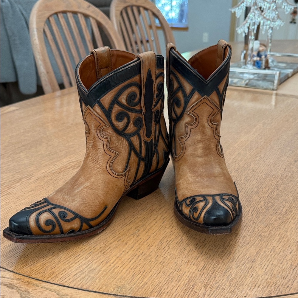 Dan Post Tan and Black Ankle Boots